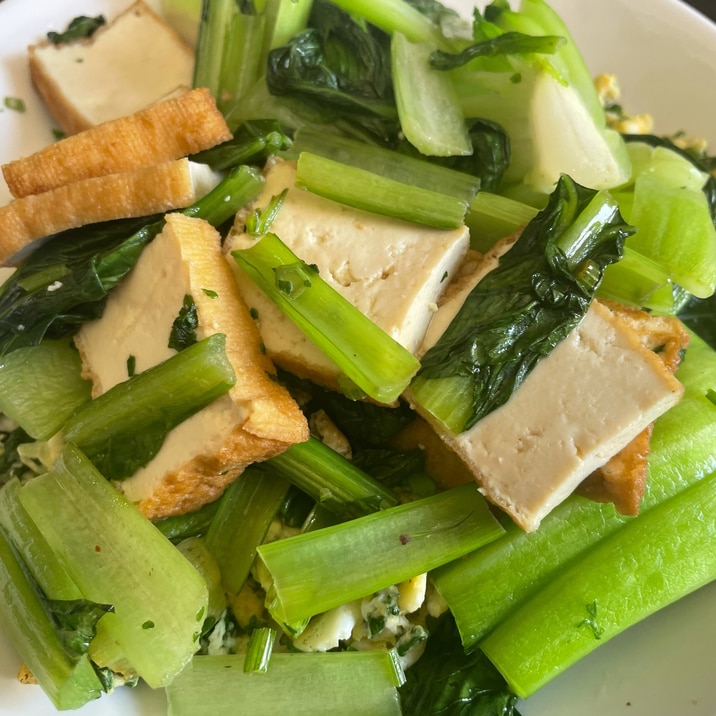 厚揚げ豆腐と小松菜と青梗菜の炒め物